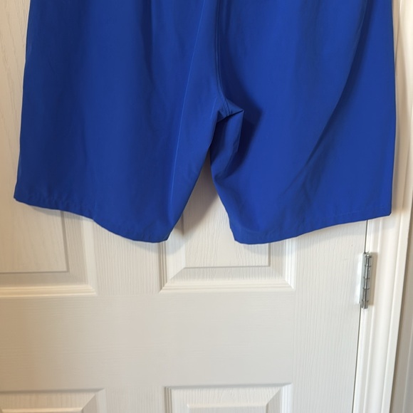SOLD——Under Armour Men’s swim shorts - Picture 5 of 7